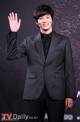 组图：朱元陈世妍等为韩剧《新娘面具》造势