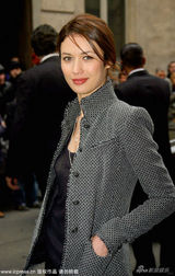 幻灯图集：邦女郎欧嘉亮相巴黎2010春夏高级时装周