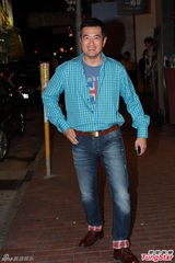 高清图：《冲上云霄2》庆功 张智霖跪吻陈法拉