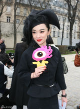 组图：霍思燕Angelababy林鹏盛装亮相巴黎时装周