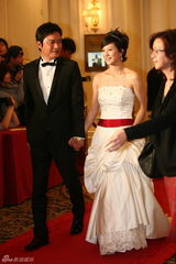 高清：罗嘉良与苏岩大秀恩爱 甜蜜有加秀婚戒