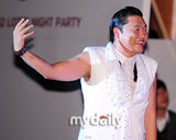 组图：韩歌手PSY釜山演唱会大跳《江南Style》