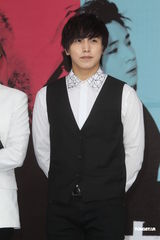 组图：SJ-M台北签唱会 兄弟情深互喂台湾小吃