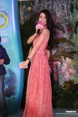 组图：Angelababy代言洗发水自称资深JAY迷