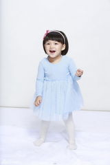 组图：李湘女儿王诗龄拍超萌写真 两周岁做代言 