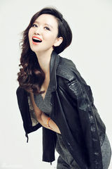 高清组图：张萌最新写真优雅干练 祥龙凤舞迎新年