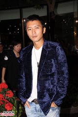 组图：谢霆锋否认介入王菲婚姻传闻