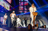 高清组图：韩团Bigbang日本开唱 成员潮服亮相