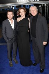 组图：《阿凡达》伦敦首映 卡梅隆夫妇携主创现身