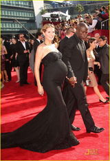 高清组图：名模克鲁姆大肚如箩 与老公牵手亮相