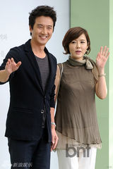 组图：李秉宪李珉廷完婚 宋承宪金汎(金范)等道贺