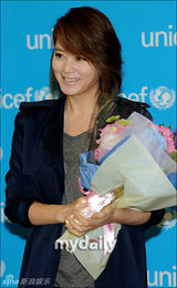 组图：韩星金惠秀任Unicef韩国委员会特别代表