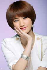 组图：“宝女郎”隋俊波时尚写真 演绎优雅与知性