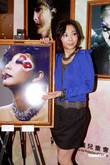 组图：刘心悠何超莲出席画展 林晓培介绍专辑进度