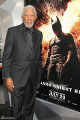 组图：新《蝙蝠侠》首映群星璀璨 海瑟薇宛如公主