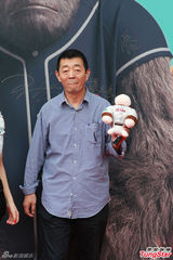 组图：《大明猩》首映 顾长卫牵手女星走红毯