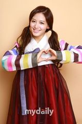 组图：组合Rainbow穿韩服拍写真 为粉丝送中秋祝福