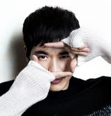 组图：高云翔卖萌有绝招 假期九连拍秘笈公开