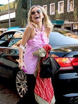 幻灯图集：碧昂丝韩国秀艳唇 莱昂纳多街头闲逛