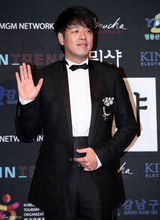 组图：宋允儿李敏贞参加珠宝奖 郑允浩2PM型男本色