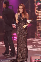 组图：容祖儿九夺劲歌金曲歌后 林峰获最受欢迎