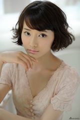 柴碧云夏日写真清新淡雅 露香肩可爱性感(组图)