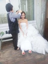 组图：“激吻女”张茆与外籍未婚夫首尔拍婚纱照