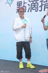 组图：谭咏麟想看霍汶希女儿 母亲节尽孝陪家人