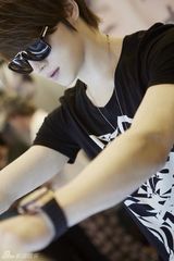 组图：金在中日本个唱彩排照曝光 戴墨镜气场足