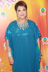 组图：田蕊妮开嗓献声慈善紧张 美艳似郑秀文