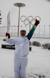 幻灯：刘岩火炬传递接受考验 与陈奕迅为冬奥加油