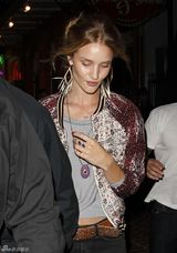 组图：查宁携妻前往新酒吧 斯坦森带女友捧场