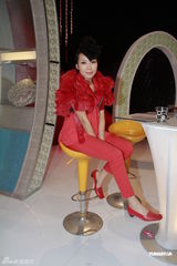 组图：蒙嘉慧为节目录影 与郑伊健共识不生小孩