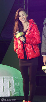 组图：彭于晏Angelababy青春亮相展活力运动风