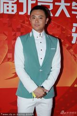 组图：印小天亮相大影节红毯 绿装抢眼