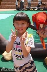 组图：张延8岁女儿近照曝光 清秀可爱