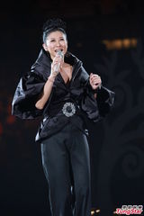 组图：叶倩文一家三口合唱 林青霞素颜到场欣赏