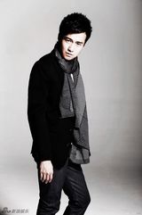 组图：翟天临写真俏皮儒雅秀百变魅力