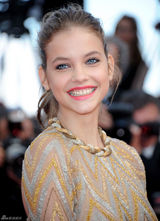 高清组图：超模芭芭拉-帕尔文露背礼服亮相戛纳