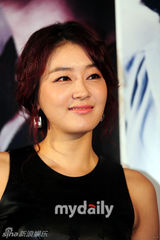 组图：朴志胤等出席新片《青葡萄的爱》媒体首映