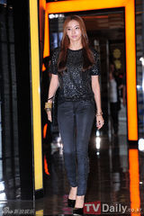 组图：韩彩英等亮相韩片《白瓷之人》试映会