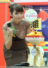 组图：台湾美食节香港开幕 吕慧仪摆脱孕味助阵