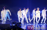 组图：INFINITE首尔举行单独演唱会 劲歌热舞纷呈
