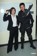 组图：宣萱马德钟等《飞虎》举枪宣传大结局