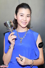 组图：蒙嘉慧出席活动否认末日完婚传闻