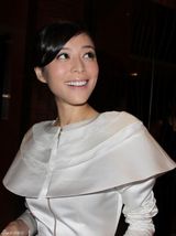 高清组图：张静初亮相新品发布会 谈表演望不断超越