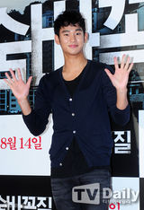 组图：金秀贤Sulli李玹雨等为《捉迷藏》站台