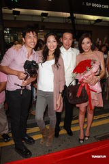 组图：谢天华拍新剧 闹市向杨怡求婚