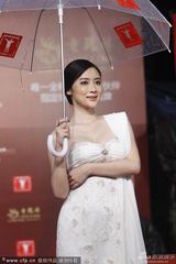 组图：《马尔代夫遇见爱》孙文婷低胸秀雪乳