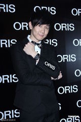 高清图：林俊杰出席名表派对 化身爵士王子笑容可爱